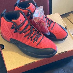 Hello I am selling these black and red twelves new